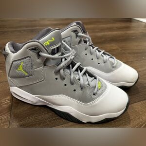 [NIB] Men’s Nike Jordan B’Loyal - Size 11 US (Wolf Grey/Volt-White)